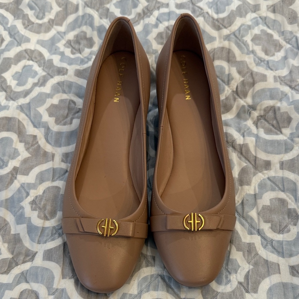 Cole Haan Women's Beige Tan wedge bow toe heels 8 M